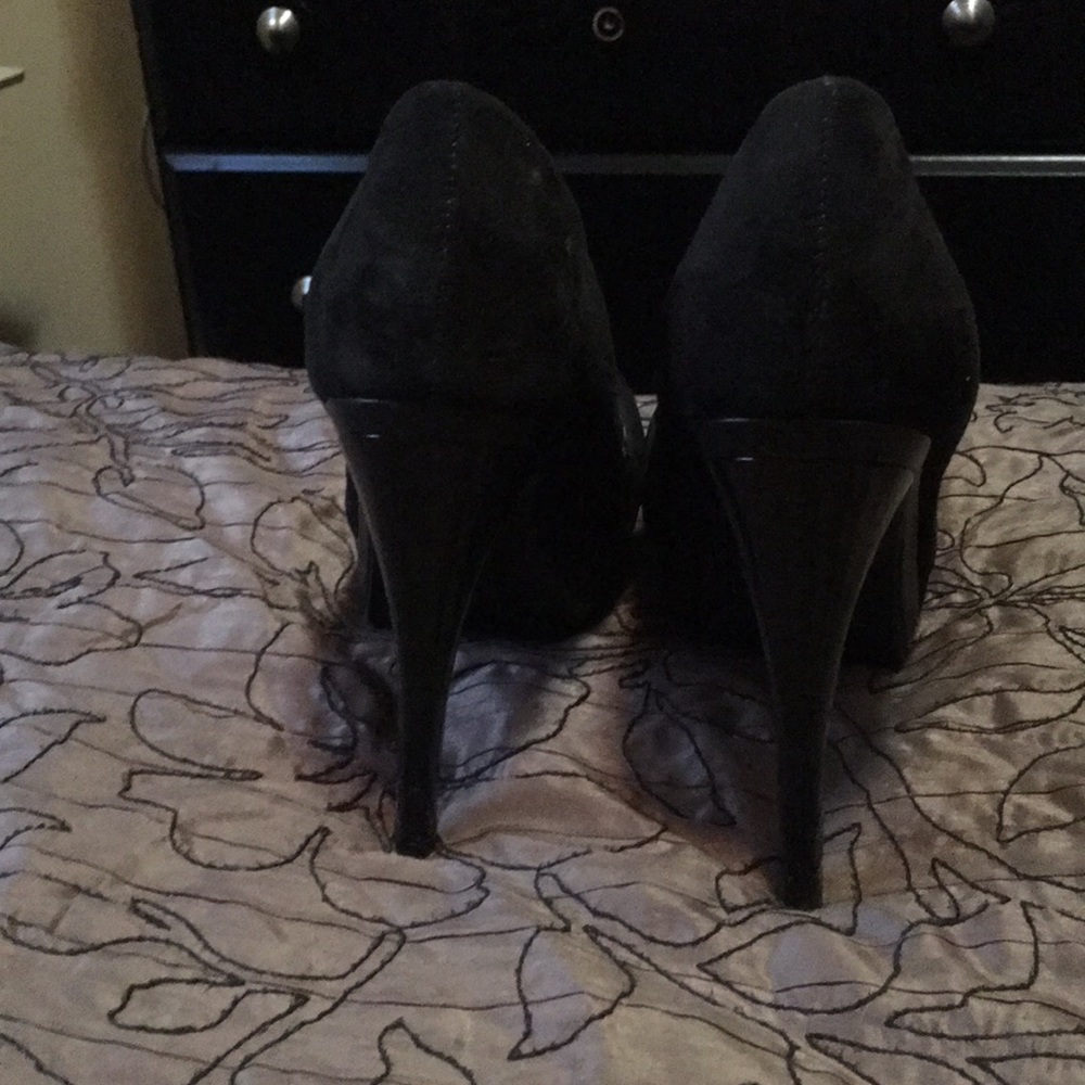 Heels - Picture 3 of 3